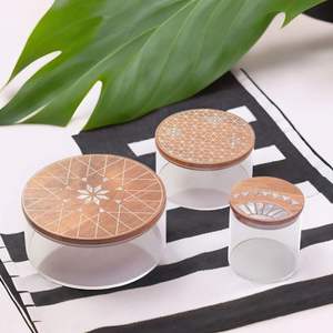 Boîte de rangement alimentaire en bois laqué carré de style arabe avec couvercle en acrylique nacre pour desserts, chocolats, bonbons, parfait pour la cuisine - Product Image 2