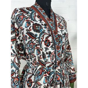 Robe de plage Kimono en soie style bohème, motif floral blanc et marron, cadeau de luxe pour anniversaire, pour femme, 1 pièce - Product Image 4