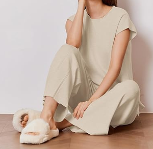 Élégante robe beige pour femmes avec haut à manches courtes et col rond et pantalon à jambes larges, choix parfait pour une tenue décontractée quotidienne - Product Image 5