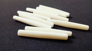 Tubos capilares de hueso natural hechos a medida en tamaño de 2 pulgadas hechos de huesos de búfalo naturales ideales para diseñadores de joyas de hueso para reventa - Product Image 2