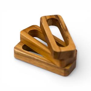 Ensemble d'anneaux de serviette en bois géométrique avec un design moderne de blocs empilés pour une décoration de table haut de gamme unique - Product Image 5