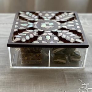 Boîte à dattes et à bonbons moderne en acrylique et en bois faite à la main avec couvercle en nacre, taille personnalisable, cadeau de Ramadan Moubarak de qualité supérieure - Product Image 4