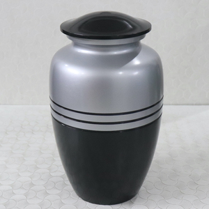 Belle urne de crémation artisanale avec un design linéaire pour garder les cendres d'humains ou d'animaux domestiques pendant longtemps comme mémoire - Product Image 3