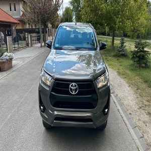 Pour Toyota Hilux Pickup 4 places, automatique, diesel, pneus R15, conduite à gauche, phares halogènes, sièges foncés, Euro VI, 2021, climatisation automatique - Product Image 1