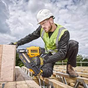 Clavadora Neumática Inalámbrica de 90 mm con Motor sin Escobillas, Liberación Individual para Clavos de Anillo de hasta 2.8 mm, Batería No Incluida - Product Image 3