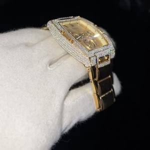 Reloj Elegante de Acero Inoxidable con Diamantes Naturales Color Dorado, Mecanismo ETA de Alta Calidad, Cristal, Puntero, 42 mm, Resistente al Agua 100 Bar - Product Image 2