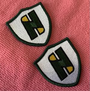 Patchs brodés à bordure surjetée / Étiquettes brodées en sergé de forme personnalisée pour costumes - Product Image 4