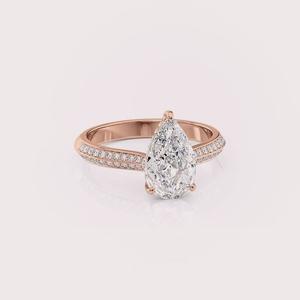 Anillo de Compromiso con Diamante Cultivado en Laboratorio con Corte Pera, Certificado por IGI, Oro Rosa/Amarillo y Blanco de 18K, Anillo de Novia con Doble Pavé de Diamantes - Product Image 5