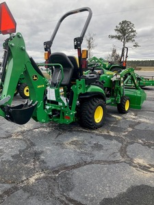 Tracteur à roues John Deere 25 CV avec chargeur frontal, tracteur utilitaire compact pour travaux agricoles et aménagement paysager - Product Image 6