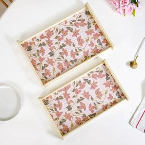 Elegantes bandejas de madera para servir con diseño de estampado floral, asas duraderas perfectas para aperitivos de té y café y servir en fiestas - Product Image 3