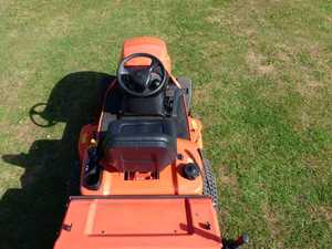 เครื่องตัดหญ้าแบบมืออาชีพ 5.5 แรงม้า 2 จังหวะ รุ่น GR2120 สำหรับงานอุตสาหกรรมและสวน พร้อมระบบขับเคลื่อนด้วยเพลาและระบบขับเคลื่อน 4 ล้อ - Product Image 4