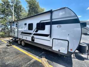 Autocaravana Usada 2025 F-o-r-e-s-t R-i-v-e-r S-o-l-a-i-r-e 243BHS, Camioneta para Campamento, Casa Rodante - Product Image 2