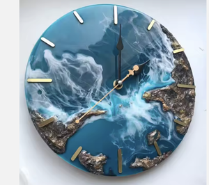 Horloge murale en résine faite à la main avec finition métallique brillante, idéale pour les appartements modernes - Product Image 3