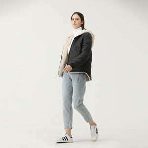 Veste courte matelassée pour femmes de haute qualité, veste respirante à fermeture éclair pour femmes d'hiver avec logo sur mesure - Product Image 6
