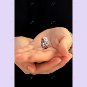 Diamant Moissanite VVS taille ronde certifié GRA or blanc 14 carats Art déco empilable à la main alliance et bague de fiançailles uniques - Product Image 4