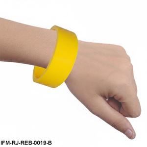 Brazalete de Resina Amarillo de Moda, Brazalete Monocromático Atrevido Hecho a Mano, Joyería Vibrante para Regalo de Mujer - Product Image 5
