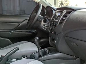 Camioneta Mitsubishi Triton L200 2.4L V4 2022 Usada en Buen Estado, Transmisión Manual - Product Image 4