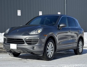 SUV de taille moyenne ultra-luxueux d'occasion 2024, véhicule utilitaire haut de gamme à 7 places avec des caractéristiques de confort avancées - Product Image 1