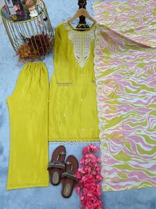 El último diseñador Pure Chinon Silk bordado Work Kurti Set de FabZone - Product Image 4