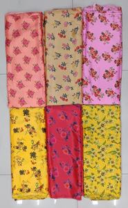 Tissu imprimé en satin de Malai doux et lisse, idéal pour les robes, les kurtis, les tuniques, les vêtements de nuit et les saris, vente en gros de matériaux - Product Image 6