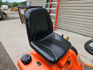 Tractor Cortacésped Kubota GR2120 para Granja y Jardín con Brazo Hidráulico y Motor, Garantía de 2 Años - Product Image 6