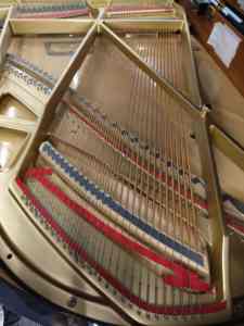 Piano de Cola Kawai RX-2MR en Excelentes Condiciones, Entrega Rápida, Acabado Elegante Original, Teclas Suaves, Segunda Mano - Product Image 6