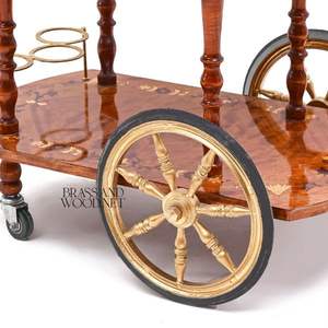 Chariot à thé classique en bois avec roues en laiton et plateau de service décoratif - Product Image 4