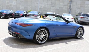 <span class=keywords><strong>Mercedes</strong></span>-Benz AMG <span class=keywords><strong>SL</strong></span> <span class=keywords><strong>Roadster</strong></span> d'occasion 2024-2025 bleu frais, intérieur clair, sièges en cuir, toit ouvrant, avec le meilleur rapport qualité-<span class=keywords><strong>prix</strong></span> - Product Image 5
