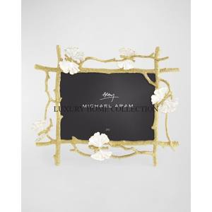 Cadres photo de luxe au design classique avec une finition exquise, parfaits pour afficher des portraits de famille ou des photographies précieuses - Product Image 2