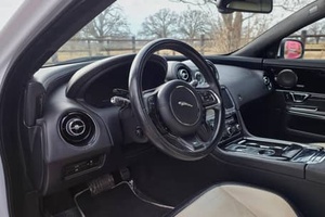 TOP SELLING 2014 Jaguar XJR L, V8 suralimenté de 550 ch, Pack d'éclairage, Non modifié - Product Image 2