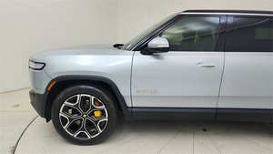 Rivian R1S Edición de Lanzamiento 2022, Usado en Buenas Condiciones, Estándar de Fábrica - Product Image 2