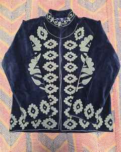 Chaqueta de invierno de terciopelo Suzani hecha a mano con bordado de tendencia para mujer, Chaqueta corta Suzani de talla libre, Chaqueta corta Suzani lackets - Product Image 1