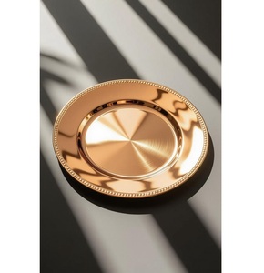 Assiette de présentation en métal doré rose brossé de 13 pouces, fabrication artisanale, luxe, pour décoration de table de mariage et événements - Product Image 6