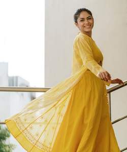 Kurtis le plus fabuleux pour femmes, tunique sexy en satin de coton et de soie, short grande taille avec prix de gros bon marché, vêtements imprimés ethniques indiens - Product Image 1