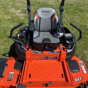 Tondeuse autoportée Kubota Z452iKWT-60, mini-tracteur, coupe-herbe de jardin à vendre en Europe - Product Image 3