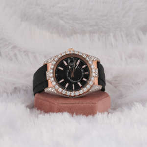 Montre de luxe unisexe avec cadran en diamant moissanite taillé, demi-sertie, bracelet en acier inoxydable romain, largeur du bracelet analogique, verre de haute qualité - Product Image 1