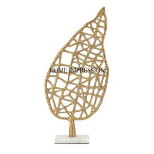 Sculpture plaquée or de haute qualité de concepteur de feuilles en métal robuste avec base en marbre blanc d'Inde à un prix impressionnant - Product Image 1