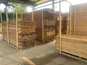 Poteaux de bois taille personnalisée 3m x 5cm piquets de bois dur avec de nombreuses utilisations comme outils et accessoires pour le jardinage et les clôtures de ferme - Product Image 5