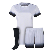 Celana Pendek Jersey Sepak Bola Poliester 100% yang Dapat Disesuaikan Lengan Pendek Kerah Bulat Nama/Nomor Tim Unisex Dewasa Performa Terbaik