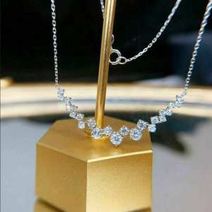 Pendentif grappe moissnite taille ronde incolore 0.09 CT, or blanc 10K - Product Image 4