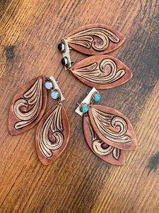 Nueva llegada estilo occidental tallado a mano pendientes de cuero mujeres lindo pendiente de lágrima de moda joyería de moda de cuero - Product Image 2