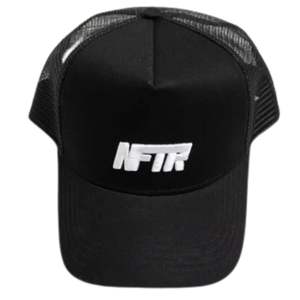 Gorra Trucker de Malla para Hombre, Estructurada, con Cierre a Presión, Visera Curva, Paneles Traseros Transpirables, Logotipo Bordado, Talla Única - Product Image 1