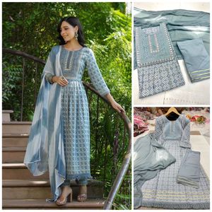 Pantalon Kurti en rayonne de coton imprimé indien de couleur étonnante avec Dupatta avec broderie en dentelle Fabricant d'Inde - Product Image 4