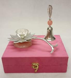 <span class=keywords><strong>Diya</strong></span> in metallo con campana Diwali oggetto in scatola regalo di velluto - Product Image 1