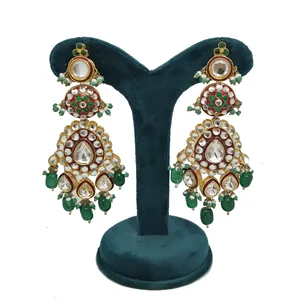 ชุดเครื่องประดับวินเทจ Kundan Polki ชุบทอง ประดับด้วยพลอยสีเขียวและลูกปัดเคลือบสีแดง สำหรับงานแต่งงานหรืองานเลี้ยง - Product Image 5