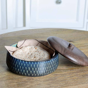 Boîte à rôtis en bois faite à la main couvercle et pince en émail vert en forme ronde de haute qualité boîte à chapati pour ustensiles de cuisine avec couvercle détachable - Product Image 6