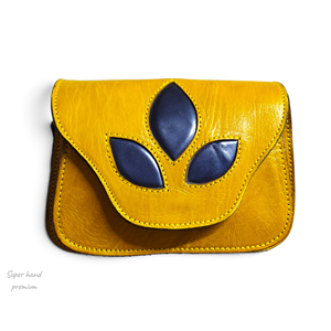 Bolso de cuero para mujer, mini bolso genuino con logo incrustado, cierre de solapa, estilo vintage, para todas las estaciones, ligero y personalizado. - Product Image 1