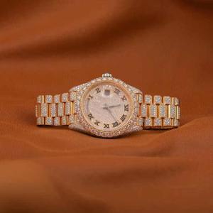 Montre unisexe de luxe vintage avec diamants Moissanite, boîtier plaqué or 18 carats, bijou élégant et tendance, montre-bracelet personnalisée avec strass - Product Image 1