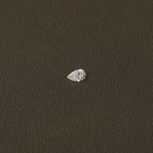 Diamant de laboratoire CVD de 0,6 carat, taille poire, couleur F, clarté VS1, serti, certifié IGI, pour la fabrication de bijoux - Product Image 1