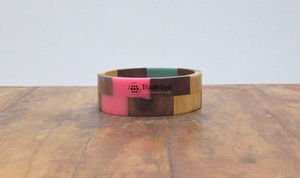 Bracelets en bois fabriqués à la main en finition grain naturel bijoux de mode en vrac accessoires en bois style tribal look ethnique par Tradebyd - Product Image 2